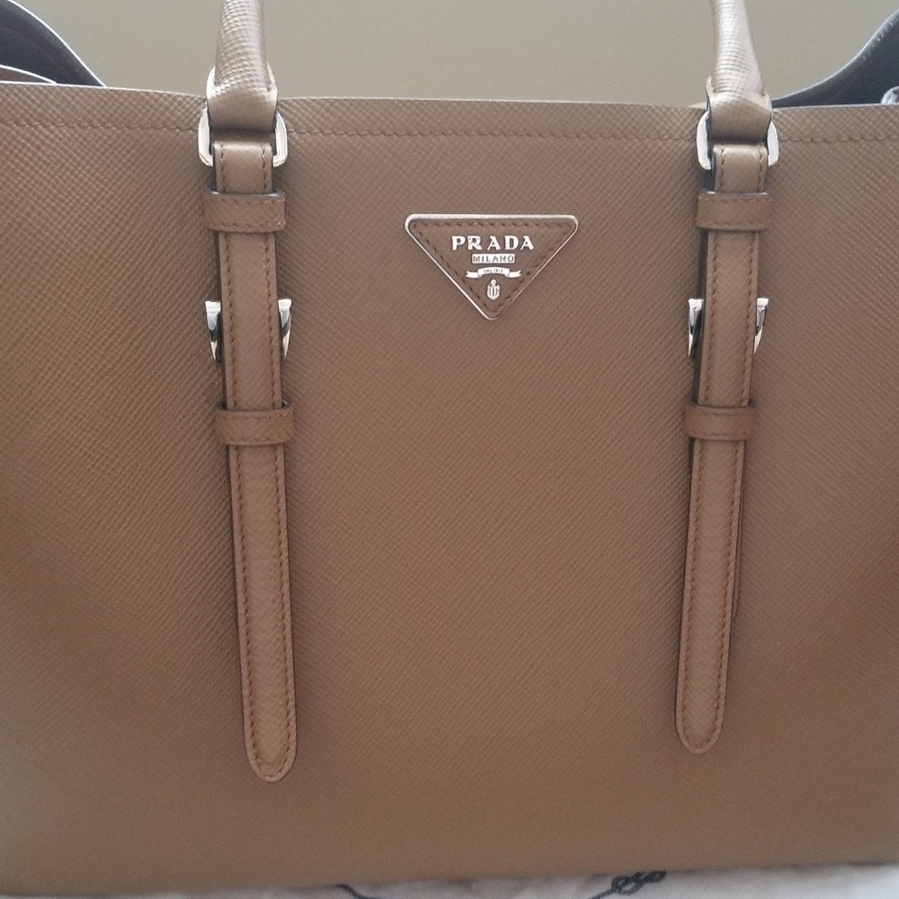 PRADA 👜 Handbag - Picture 2 of 7